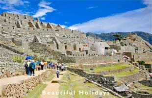 tourists enjoying an american ancient wonders holiday