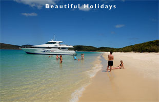 whitsunday islands beach scene