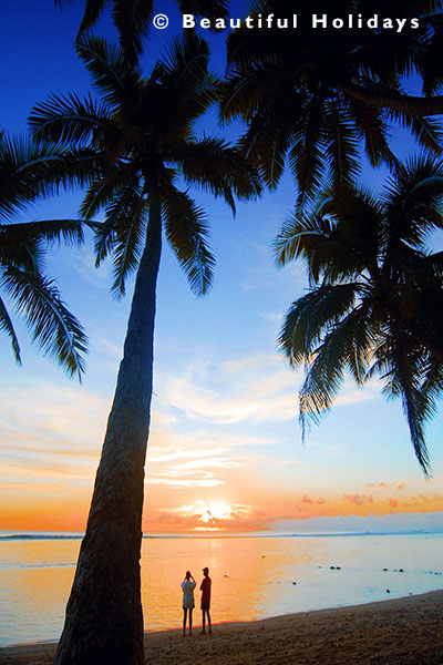 couple on honeymoon in the cook islands